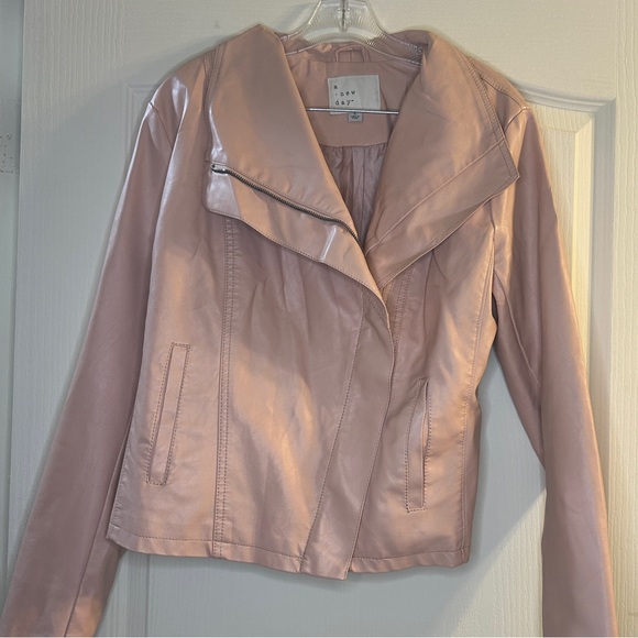 Blush pink faux leather jacket - Picture 1 of 5
